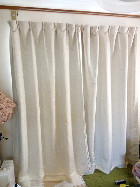 ミニラボ柄のカーテン